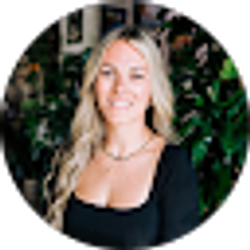 Profile photo of Nicole Zirnsak