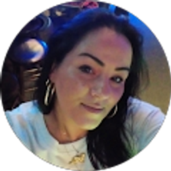 Profile photo of Jessica Larrarte