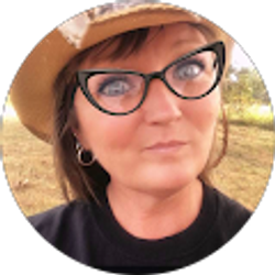 Profile photo of Carrie Thomas