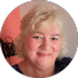 Profile photo of Lynn