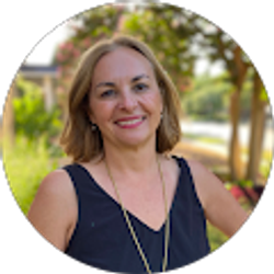 Profile photo of Jennifer Luker