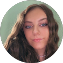 Profile photo of Laura Kelly