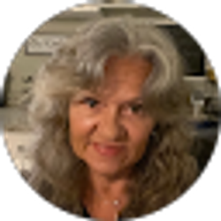 Profile photo of Tina Roth