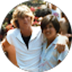 Profile photo of Alex Moore Life and Travel
