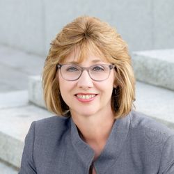 Profile photo of a State Farm Agent named: Char McLain