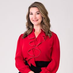 Profile photo of a State Farm Agent named: Sarah Crispin-Thomas