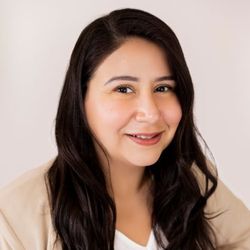 Profile photo of a State Farm Agent named: Jennifer Santiago