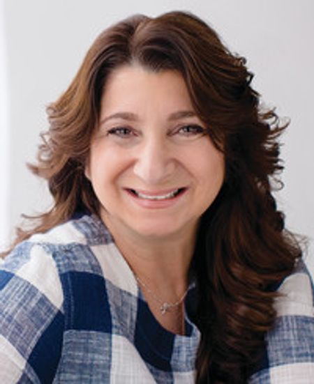 Profile photo of a State Farm Agent named: Marie Molnar