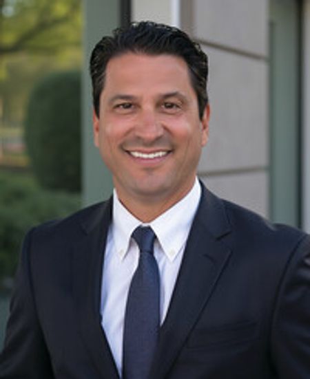 Profile photo of a State Farm Agent named: Alberto Santana