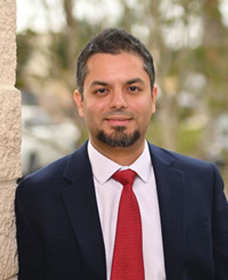 Profile photo of a State Farm Agent named: Ruz Ogra