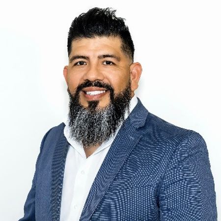 Profile photo of a State Farm Agent named: Eli Sauseda