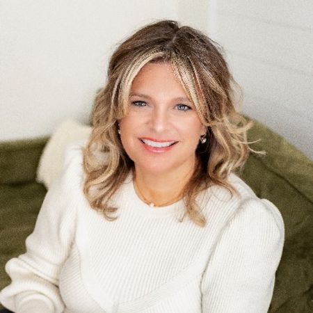 Profile photo of a State Farm Agent named: Lori Adams