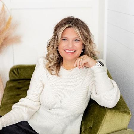 Profile photo of a State Farm Agent named: Lori Adams