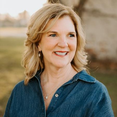 Profile photo of a State Farm Agent named: Mary Ellen Jablonski