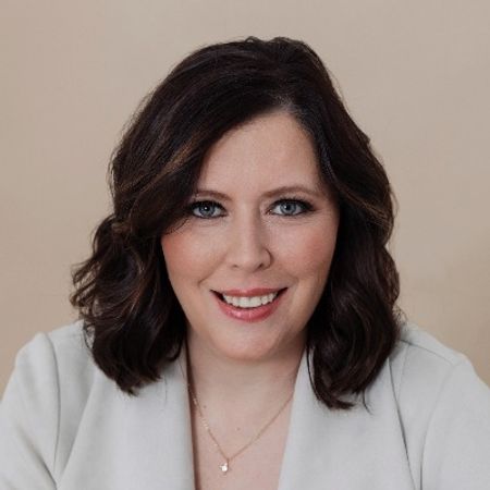 Profile photo of a State Farm Agent named: LeeAnn Overby