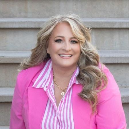 Profile photo of a State Farm Agent named: Lisa Ross