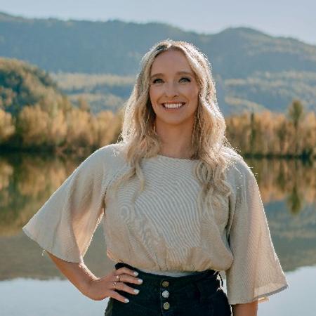 Profile photo of a State Farm Agent named: Allie Hewitt