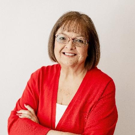 Profile photo of a State Farm Agent named: Tina Hurst