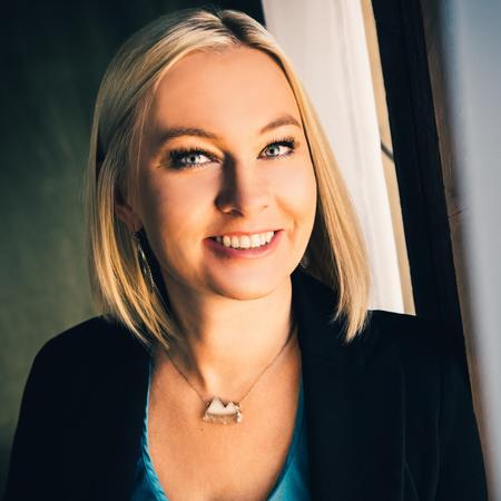 Profile photo of a State Farm Agent named: Jenni King
