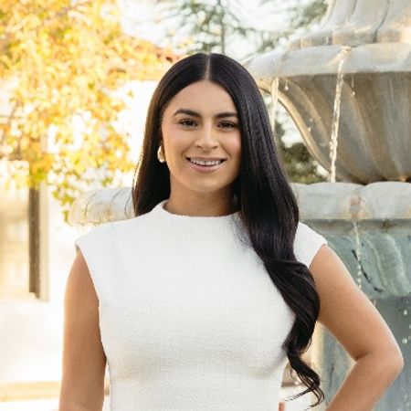 Profile photo of a State Farm Agent named: Leslie Carrillo