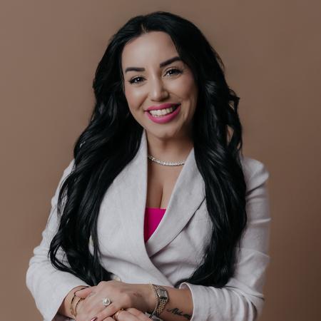 Profile photo of a State Farm Agent named: Cyndi Santiago