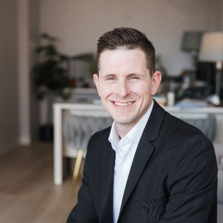 Profile photo of a State Farm Agent named: Dustin Wells