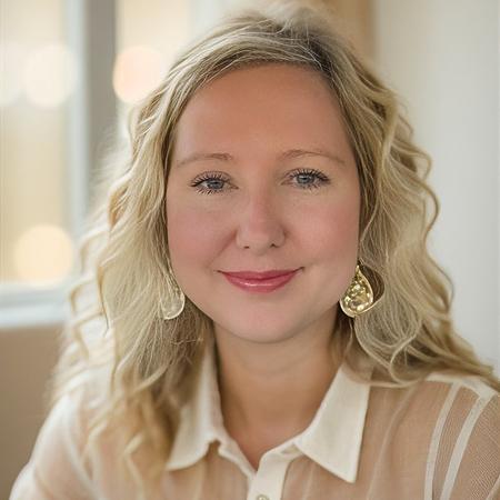 Profile photo of a State Farm Agent named: Lynn Hulgan