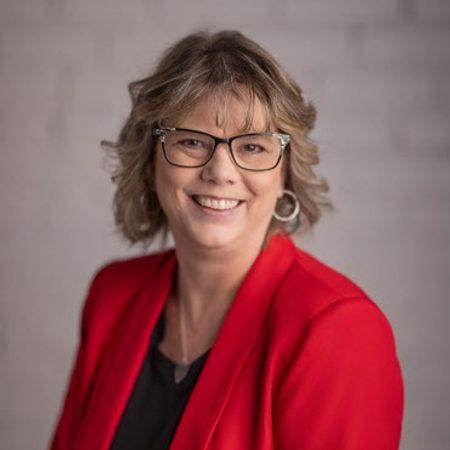 Profile photo of a State Farm Agent named: Julie Fischer